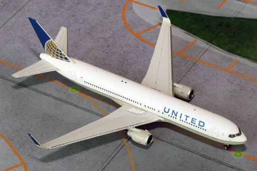 United 767-300(W) Reg# N675UA Gemini Jets GJUAL1396 1:400 