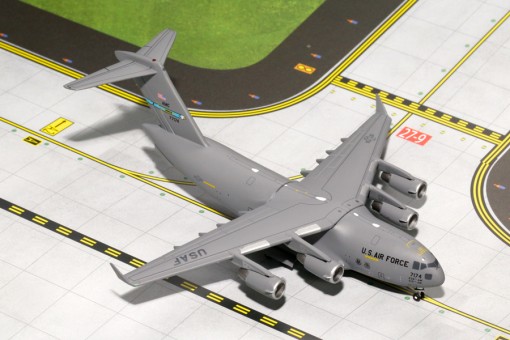 United States Air Force (U.S.A.F.) Boeing C-17 **Dover AFB** Reg# 77174 Gemini Macs GMUSA067 Scale 1:400