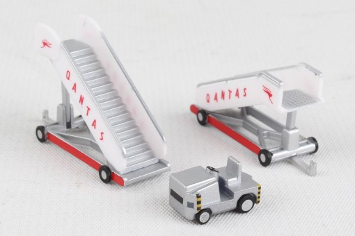 Qantas Historic Passenger Stairs Herpa Wings accessories 571005 scale 1:200