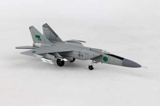 Libyan Air Force Mig-25 6716 1025th Aerial Squadron Al Jafra AB Mikoyan Gurevich Mig-25PDS Herpa Wings 558907  Scale 1:200