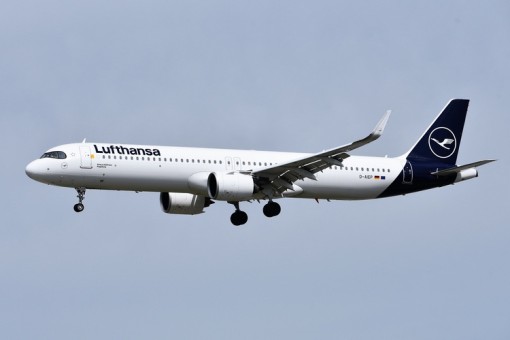 Lufthansa Airbus A321neo D-AIEP Die-Cast Phoenix 04541 Scale 1:400