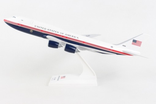 New Air Force One Boeing 747-8i VC-22B 3000 proposed livery with stand Skymarks SKR1067 scale 1:250