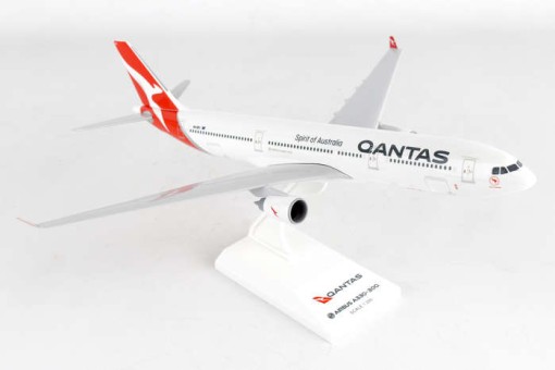 Qantas Airbus A330-300 New Livery w/Stand Skymarks SKR928 Scale 1:200