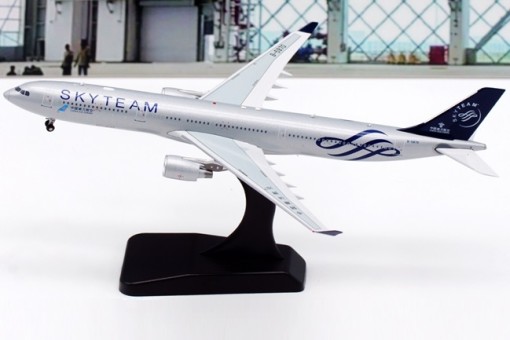 Skyteam China Southern Airbus A330-300 B-5970 中国南方航空 with stand Aviation400 AV4078 scale 1:400 