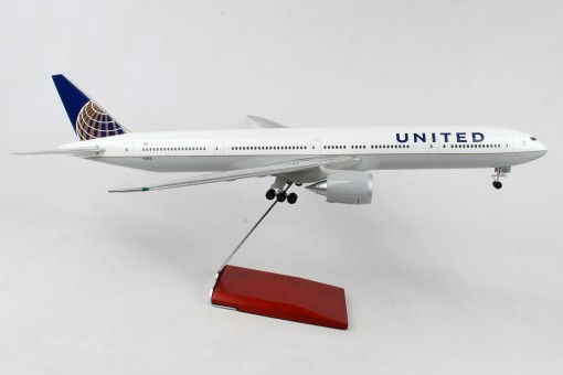 Side United Boeing 777-300 N58031 stand & gears Skymarks Supreme SKR9403 scale 1:100