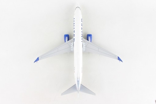 Daron SkyMarks United Airlines B737-800 Model - 1/100 Scale With Wooden Display Stand