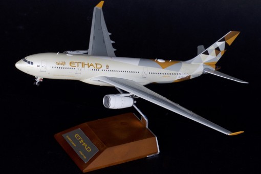 Etihad New Livery A330-200 W/Stand JC2ETD648 JCWings Scale  1:200