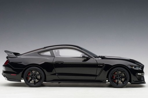 Shadow Black Shelby Mustang GT-350R with Black stripes AUTOart 72934 Scale 1:18