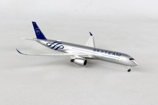 Vietnam Airlines Airbus A350-900 Sky Team VN-A897 Herpa 532693 scale 1:500