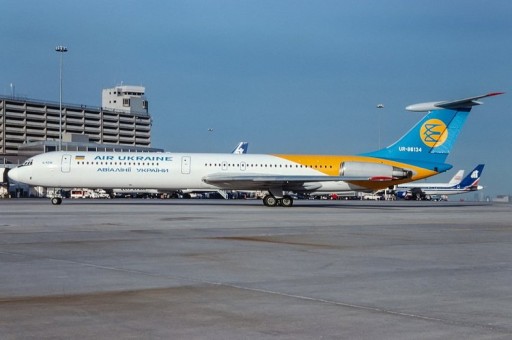 Air Ukraine Ilyushin IL-62M Reg: UR-86134 PH412069 Phoenix Models 1:400