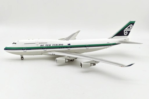 Air New Zealand Boeing 747-441 ZK-SUI With Stand Die-Cast InFlight IF744NZ0423 Scale 1:200 