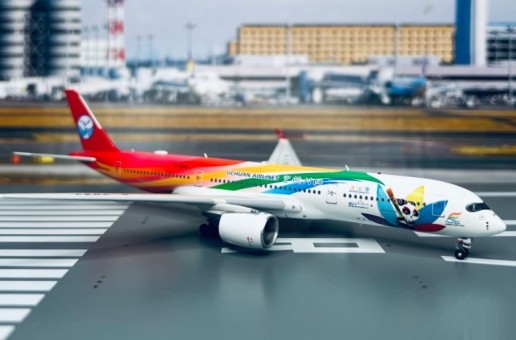 Sichuan Airbus A350-941 B-304V With Stand Aviation400 AV4142 Scale 1:400