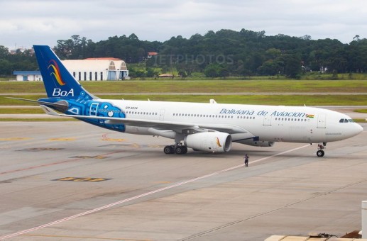 Boliviana de Aviación  Airbus A330-200 Jaguar Tail Reg: CP-3214 11983 Phoenix Models 1:400