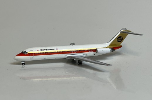 Continental DC-9-32 Black Meatball Tail N351AT Aero Classics AC411141 Die-Cast Scale 1:400