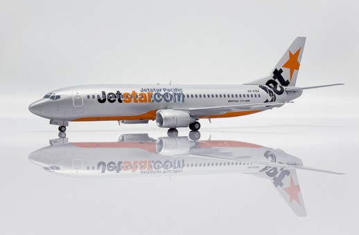 Jetstar Pacific Boeing 737-400 Reg: VN-A194 With Stand XX20387 JCWings scale 1:200