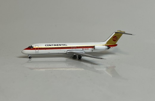Continental DC-9-32 Red Meatball Tail N3543NY Aero Classics AC411142 Die-Cast Scale 1:400