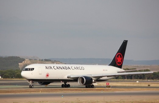 Air Canada Cargo Boeing 767-300F C-GXHI Die-Cast Phoenix 11823 Scale 1:400