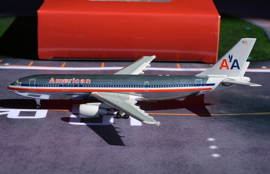 BlueBox American Airlines A300 Polished $29.00 (N7082A) 1:400 scale