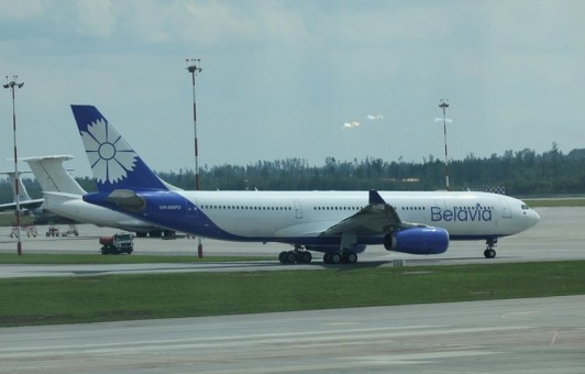 Belavia Airbus A330-200 Reg: EW-588PD PH412022 Phoenix Models 1:400