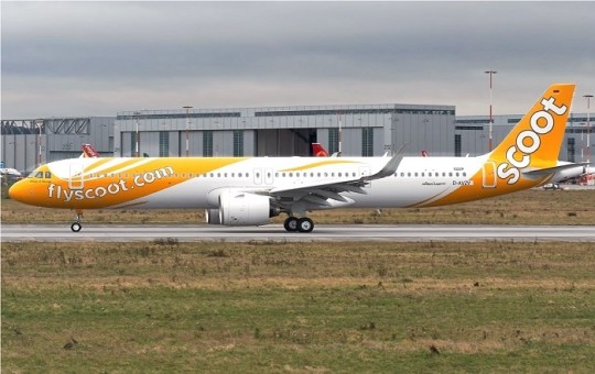 Scoot Airbus A321neo 9V-TCA Singapore w/stand JCWings EW221N012 scale 1:200 