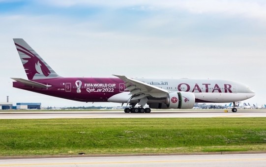 Qatar Airways Boeing 777-200LR A7-BBI “World Cup" colors JC Wings JC4QTR0011 scale 1:400