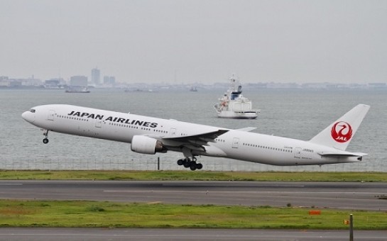 JAL Japan Airlines Boeing 777-300ER JA8945 Die-Cast Phoenix 04450 Scale 1:400