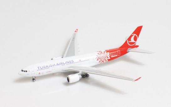 Turkish Airlines Airbus A330-200 TC-JNB Turkey Flag Livery Phoenix 04436 Die-Cast Scale 1:400
