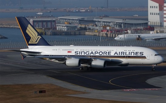 Singapore Airlines Airbus A380 9V-SKW Phoenix Model 04469 Die-Cast Scale 1:400