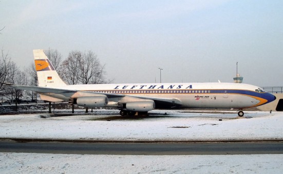 Lufthansa Boeing 707-400 Registration# D-ABOC City of Berlin 557818 Scale 1:200