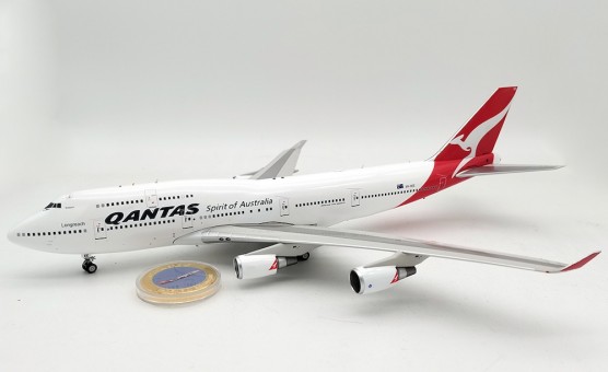 Final Flight Qantas Boeing 747-400 Jumbo VH-OEE with stand InFlight QANTAS747FAREWELL scale 1:200