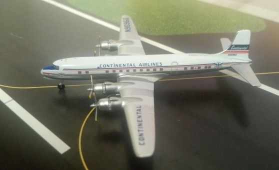 Continental Airlines DC-6 N90960 die-cast Aeroclassics AC19476 Scale 1:400