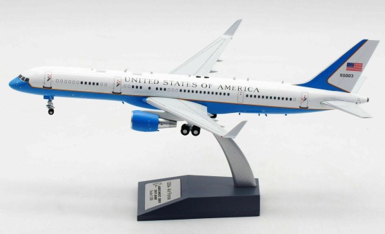 USAF Boeing C-32A B757-200 with stand  98-0003 InFlight IFC32USA01 scale 1:200