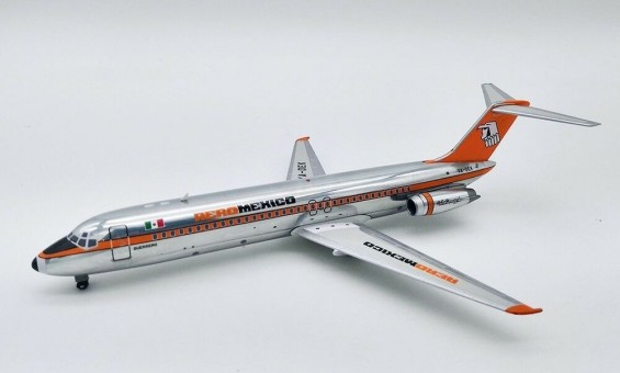 AeroMexico McDonnell Douglas DC-9-32 XA-DEK Polished  With Stand IF930AM1018P Inflight Scale 1:200