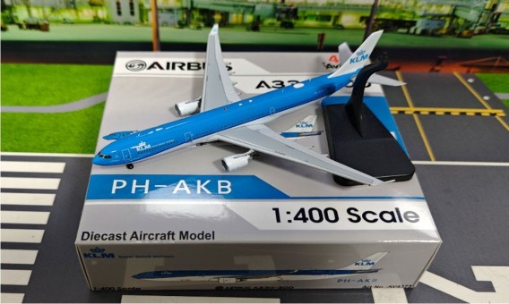 KLM Royal Dutch Airlines Airbus A330-303 Reg: PH-AKB AV4373 Aviation Models 1:400