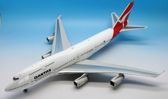 Qantas B 747-438 Reg # VH-OJA with Stand IF744QFA0515 Scale 1:200
