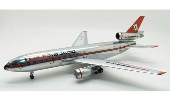 IFDC100414P Aeromexico DC-10 InFlight 1:200 