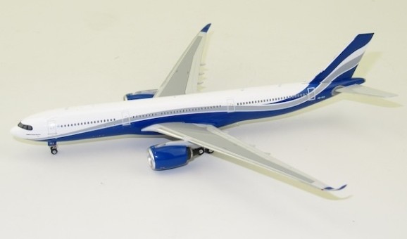 Hifly Airbus A330-900neo CS-TKY die-cast Phoenix 11614 scale 1:400