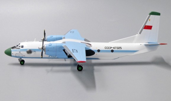 New Mould! Aeroflot Soviet Antonov AN-26 Аэрофло́т CCCP-47325 die-cast by AviaBoss models A2025 scale 1:200