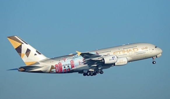 Etihad Airbus A380 Choose the United Kingdom A6-APC stand JC Wings JC2ETD424 scale 1:200