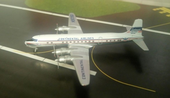 Continental Airlines (United) DC-6 N90961 die-cast Aeroclassics AC19475 Scale 1:400
