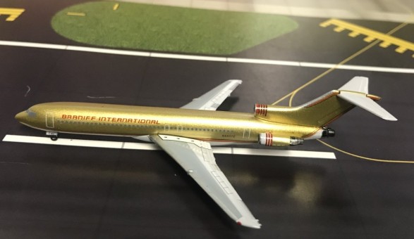 Braniff "Gold" Boeing B727-200 Reg# N8857E AC419282 Aero Classics Scale1:400
