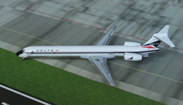 Delta MD-90 ~ N901DA  