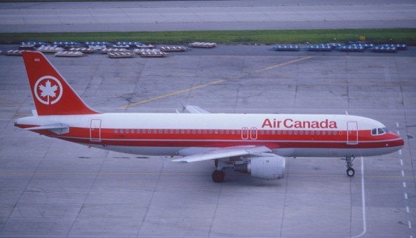 Air Canada Airbus A320-200 red stripe livery C-FDRH JC Wings JC2ACA288 scale 1:200