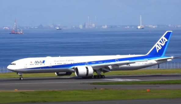Flaps down ANA All Nippon Boeing 777-300ER JA795A JC Wings EW277W004A scale 1:200 
