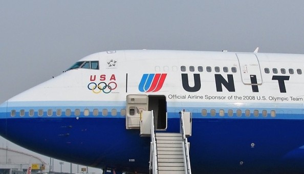 Flaps down United Airlines Boeing 747-400 N199UA "US Olympic Team" w/stand JC Wings JC2UAL268A scale 1:200