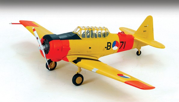 Harvard Mk.IIB 1/72    Hobby Master