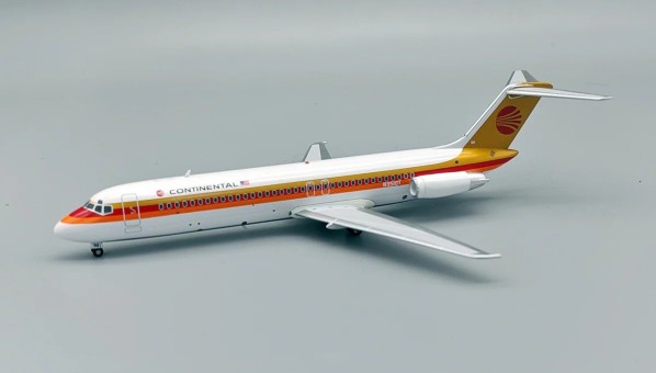 Continental Airlines McDonnell Douglas DC-9-32 N3510T Red Meat Ball  With Stand IF932CO0124 InFlight scale 1:200 
