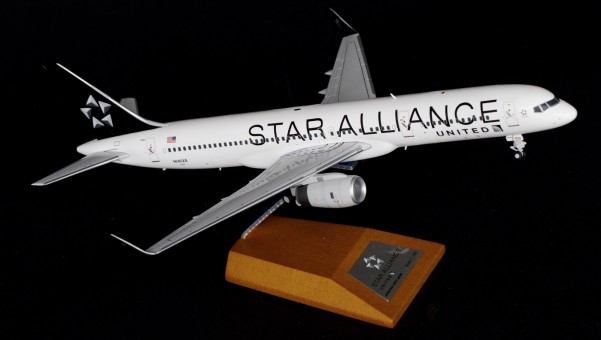 United Star Alliance 757-200W Reg# N14120 stand JC2UAL792 Scale 1:200