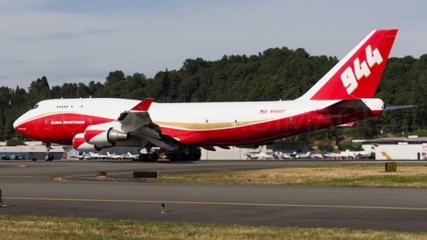Global Super Tanker Services Boeing 747-400 N744ST Phoenix die-cast 04246 scale 1:400