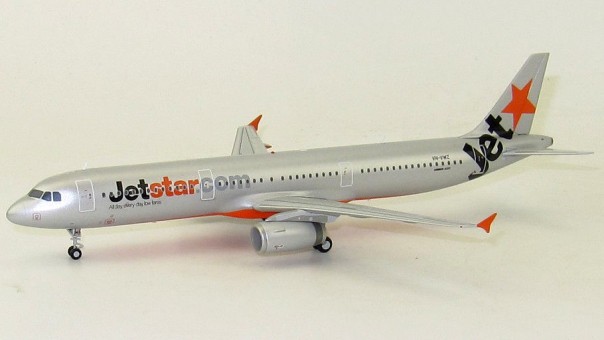 Jetstar Airbus A321 registration VH-VWZ w/Stand JC Wings LH2JST070 scale 1:200
